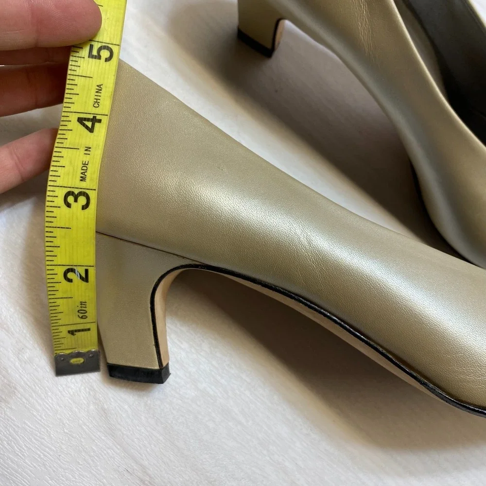 Magik Felicia by Amalfi Hand Made Pumps Womens Size 9B Beige Leather Pointed-toe